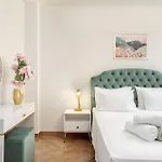 Zeta Luxury Mantouki