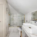 Zeta Luxury Mantouki
