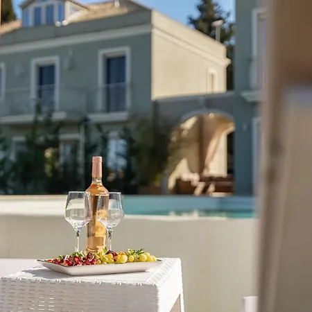 Zeta Luxury Mantouki