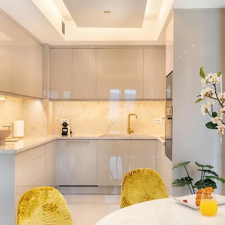 Zeta Luxury Mantouki