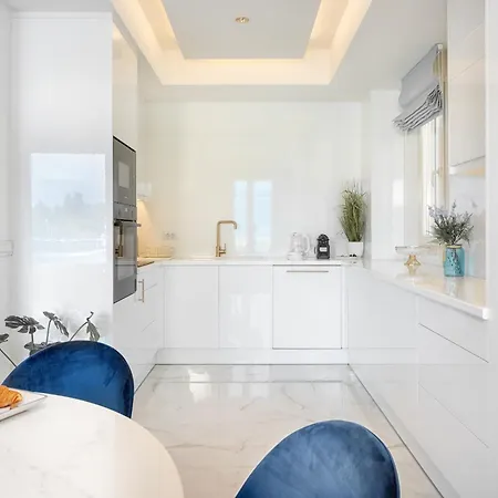 Zeta Luxury Mantouki
